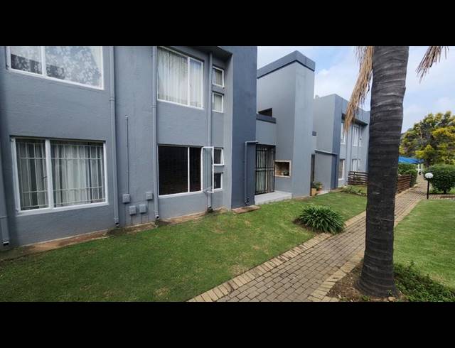 2 BEDROOM TOWNHOUSE FOR SALE IN MULBARTON